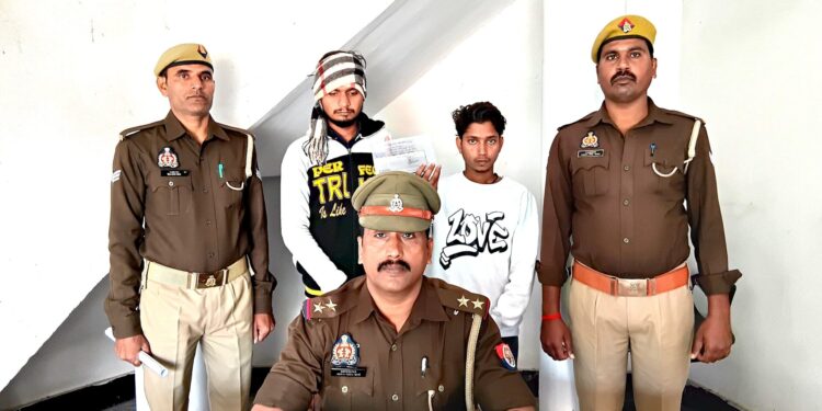 थाना चोपन पुलिस को मिली बड़ी सफलता – छिनैती में वांछित 2 अभियुक्त गिरफ्तार।