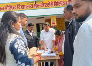 एन एस यू आई पूर्व प्रदेश अध्यक्ष एवं राष्ट्रीय सचिव राघवेंद्र नारायण ने आज मतदाता सूची पुनरीक्षण केन्द्रो का दौरा कर जायजा।