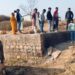नप अध्यक्षा फूलवंती ने पुलिया का निर्माण कार्य रुकवाया मौके पर पहुंचे जई भड़के।