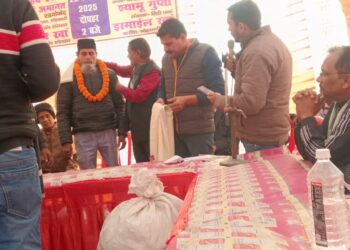 मनरेगा योजना बचाओ को लेकर संयुक्त वाम दलों के कार्यकर्ताओं ने कलेक्ट्रेट परिसर स्थित गांधी प्रतिमा के समक्ष किया धरना-प्रदर्शन।