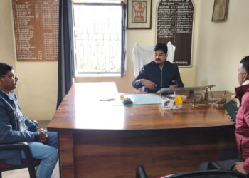 शिक्षकों की लंबित मांगो को लेकर बीएसए से मिला राष्ट्रीय शैक्षिक महासंघ प्रतिनिधिमंडल।