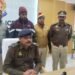 आलू के बोरे के नीचे छिपाकर लेजाई जा रहीं थी अवैध शराब ।