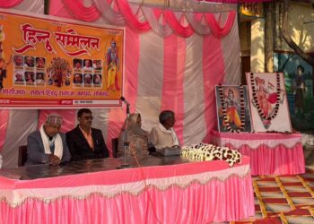 भारत में रहने वाला हर व्यक्ति हिन्दू-नीरज।