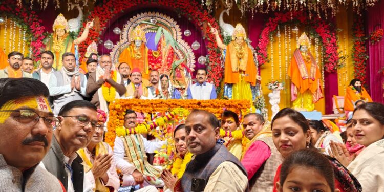 श्री राम सीता का हुआ विवाह, श्रद्धालुओं ने बरसाए फूल।।