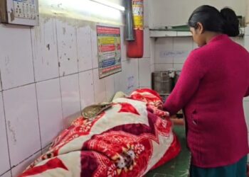 तेज रफ्तार टिपर के अचानक ब्रेक से हादसा, महिला समेत तीन घायल।