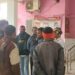 चलती ट्रेन से गिरा अज्ञात युवक, मौके पर मची अफरा-तफरी।