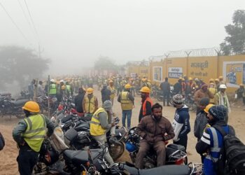 दो महीने का मजदूरी बकाया मजदूरों ने कार्य का किया बहिष्कार मामला सीमेंट कंपनी।।