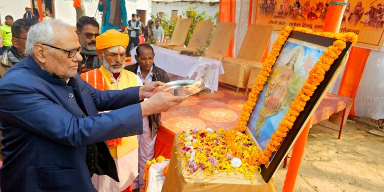 संघ निर्भ्रांत रूप से “माता भूमिः पुत्रोऽहं पृथिव्याः” का सात्विक एवं अभय पुजारी है-पारसनाथ मिश्र