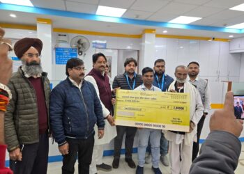 केनरा बैंक ने प्रधानमंत्री जीवन ज्योति योजना के अंतर्गत लाभार्थी को दिए चेक।।