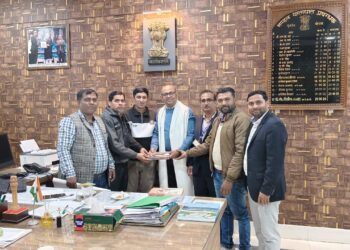 ओबीसी एसोसिएशन द्वारा रेलवे DTM चोपन को अति विशिष्ट रेल सेवा पुरस्कार मिलने पर सम्मानित किया गया*।