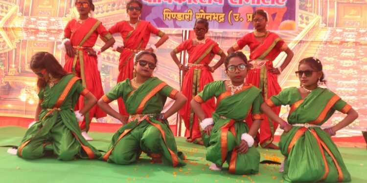 धूमधाम से मनाया गया लाल बहादुर शास्त्री पब्लिक स्कूल का तृतीय वार्षिकोत्सव।।लोकनृत्य नाटक और नन्हे सितारों की चमक से गुंजा पिंडारी।।