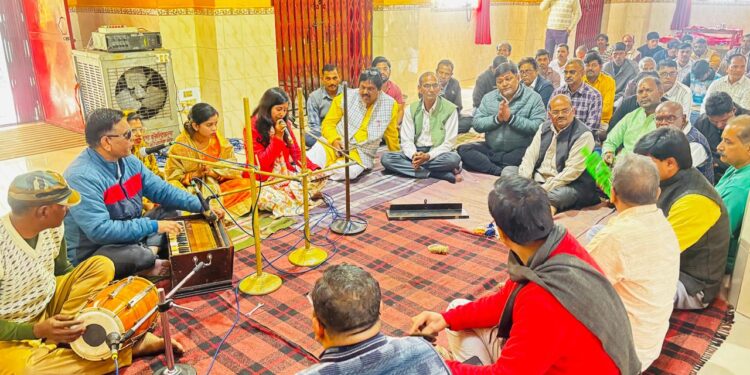रिहंदेश्वर धाम में धूमधाम से हुआ सरस्वती पूजन का आयोजन । कार्यकारी निदेशक अनिल श्रीवास्तव का हुआ सम्मान ।।