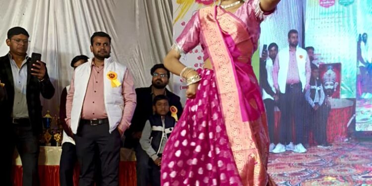 । अखण्ड भारत महोत्सव सांस्कृतिक डांस प्रतियोगिता की विनर बनी गुफराना ,द्वितीय पुरस्कार पर साक्षी का एवं तृतीय पुरस्कार पर आनंदी अग्रहरी का कब्जा ।।