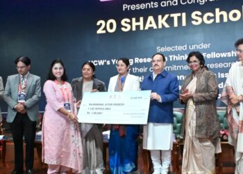 राष्ट्रीय महिला आयोग के 34वें स्थापना दिवस पर दुद्धी की बेटी को मिला राष्ट्रीय सम्मान।।