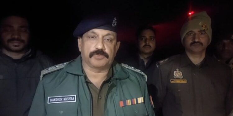 देर रात पुलिस मुठभेड़ में तीन आरोपि गिरफ्तार दो के पैर में लगी गोली ।