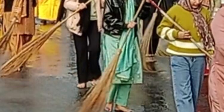 सीखों के दसवें गुरु गुरुगोविंद सिंह की 359 वी जयंती प्रकाशपर्व के रूप में मनाई गई।