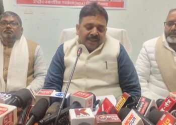 जनपद दौरे पर आए प्रभारी मंत्री ने सपा राष्ट्रीय अध्यक्ष अखिलेश यादव को बताया नमूना।