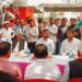 न्यायालय के आदेश का पालन कराने आए एस डी एम से मलिन बस्ती के लोगों से वार्ता बस्ती में आक्रोश।