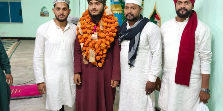 ईद पर बीजपुर में गूंजी अमन-चैन की दुआएं, जामा मस्जिद समेत विभिन्न स्थानों पर अकीदत के साथ अदा हुई नमाज ।