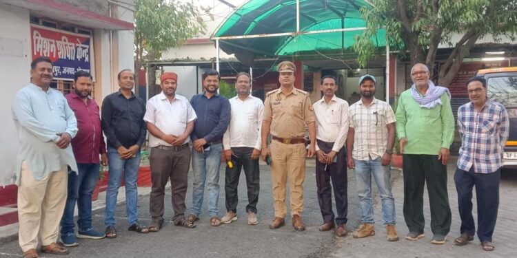 थानाध्यक्ष ने कार्यभार संभालते ही पत्रकारों से की मुलाक़ात।