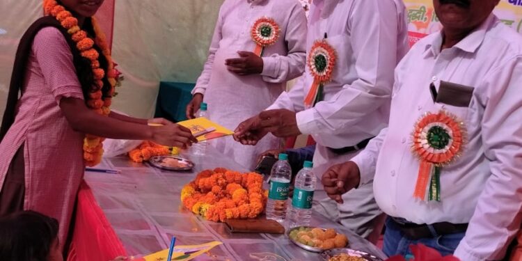 पूर्व माध्यमिक विद्यालय बीड़र में धूमधाम से हुई शारदा संगोष्ठी,मनाया गया वार्षिकोत्सव— 23 मार्च,सोमवार को ब्लॉक दुद्धी के पूर्व माध्यमिक विद्यालय बीड़र में शारदा संगोष्ठी,न्याय पंचायत स्तरीय शैक्षिक संगोष्ठी।