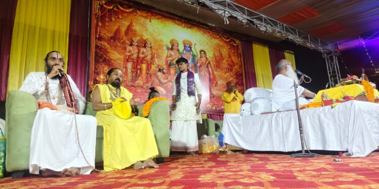 भेष बदलकर भगवान भोलेनाथ ने किए बालक राम के दर्शन भजनों पर झूमे भक्त।