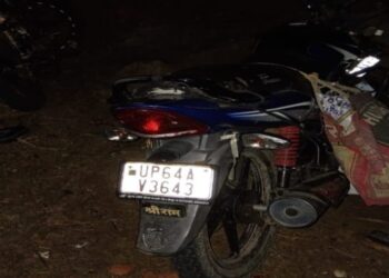 ईयरफोन ने पति-पत्नी समेत तीन की ली जान, दो गंभीर।