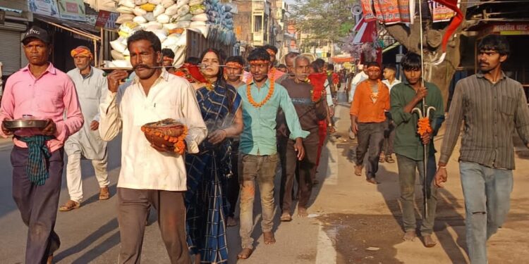 जईया जुलूस में देवी की सवारी वाली दृश्य ने लोगों के रोंगटे किये खड़े।