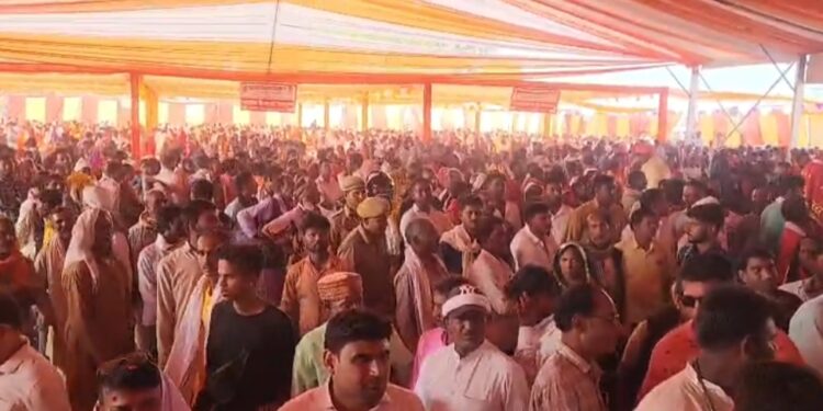 एक ही मंडप में 304 जोड़े बने जीवनसाथी – लेकिन कई सपने रह गए अधूरे।सामूहिक विवाह योजना के भव्य आयोजन के बीच उठे गंभीर सवाल, पात्र लाभार्थियों को अंतिम समय में बाहर किए जाने का आरोप।