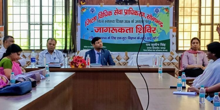 विश्व स्वास्थ्य दिवस पर मंगलवार को जनपद के सभी ब्लाकों, तहसीलों और स्वास्थ्य केन्द्रों पर जागरुकता और सामुदायिकता की बयार वही।