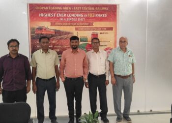 रेलवे चोपन एरिया ने एक दिन में 103 रैक कोयला लदान कर बनाई नई पहचान।