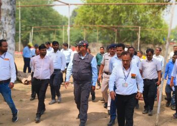 मंडल रेल प्रबंधक से मिले ईसीआरकेयू चोपन प्रतिनिधि।