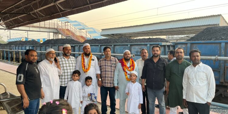 पांच जायरीन हज के लिए रवाना,नम आंखों से दी गई बिदाई।