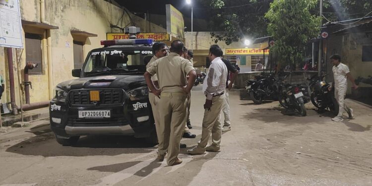 बाइक सवार युवक को पिकअप ने मारी टक्कर,हालत गंभीर,रेफर।