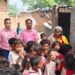 शत प्रतिशत बच्चों के नामांकन के लिए शिक्षा अधिकारी चले गांव की ओर।