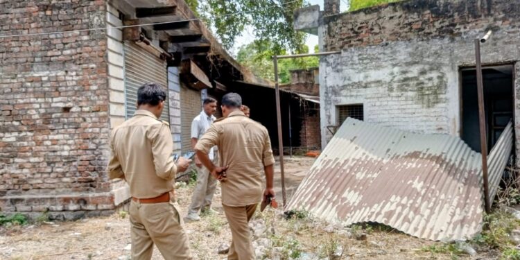 कबाड़ी एव नशेड़ियों के आतंक से आमजनमानस हकलाना, चोरी की घटना में इजाफा।