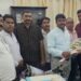 पूर्वांचल पत्रकार एकता समिति के प्रतिनिधि मंडल ने जिलाधिकारी से की मुलाकात, सौंपा ज्ञापन।