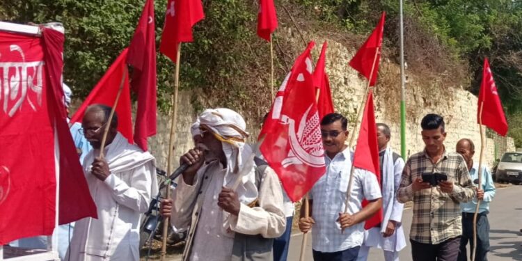अंतरराष्ट्रीय मजदूर दिवस पर हिंडाल्को प्रगतिशील मजदूर सभा (एटक ) ने निकाला प्रभातफेरी।