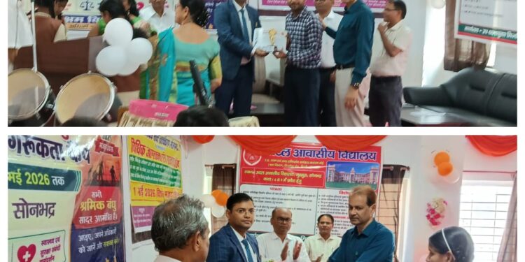 -मज़दूर दिवस पर गुरमुरा में ज़िला विधिक सेवा प्राधिकरण सोनभद्र सचिव राहुल, उपश्रमायुक्त व अन्य अधिकारियों ने श्रमिकों को किया जागरुक।