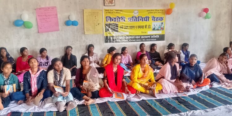 शिवद्वार में किशोरियों को जागरूक करने हेतु प्रशिक्षण कार्यक्रम आयोजित।