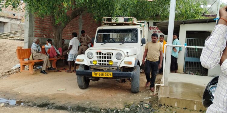 घर के बड़ेर में फांसी लगाकर अपनी जीवनलीला की समाप्त, बच्चे हुए अनाथ।