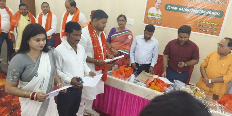 दुद्धी नगर पंचायत में तीनों मनोनीत सभासदों का शपथ ग्रहण समारोह हुआ संपन्न,