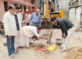 शपथ ग्रहण करते ही एक्शन में दिखे नामित सदस्य।