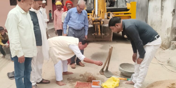 शपथ ग्रहण करते ही एक्शन में दिखे नामित सदस्य।