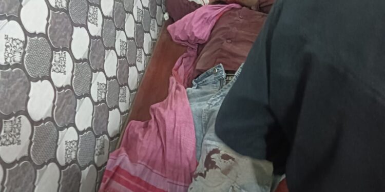 खड़ी ट्रक में बाइक ने मारी टक्कर , बाइक सवार घायल।