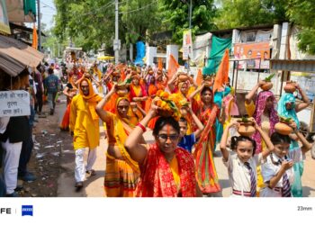 श्रीमद् भागवत कथा के अवसर पर निकली कलश यात्रा, भक्तिभाव में डूबा दुद्धी।