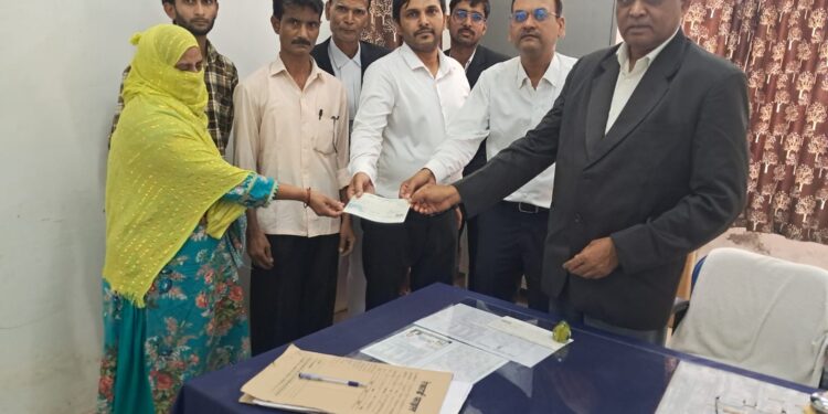 रॉबर्ट्सगंज निवासी फिरोज अहमद और उनके परिवार के सदस्यों को मिला न्याय।