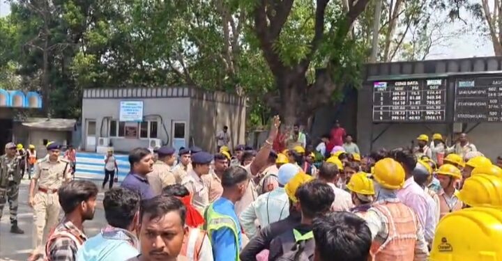 एनटीपीसी रिहंद में श्रमिकों का हंगामा, सीआईएसएफ पर मारपीट व दुर्व्यवहार के आरोप ।।