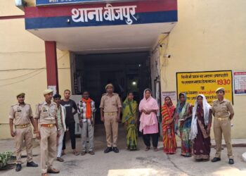 पुलिस ने शांति भंग की आशंका और मारपीट के मामले में 8 लोगों को किया गिरफ्तार।