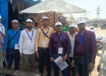 बीजपुर में शुरू हुआ डिजिटल जनगणना चिलचिलाती धूप में निकले शिक्षक और कर्मचारी।